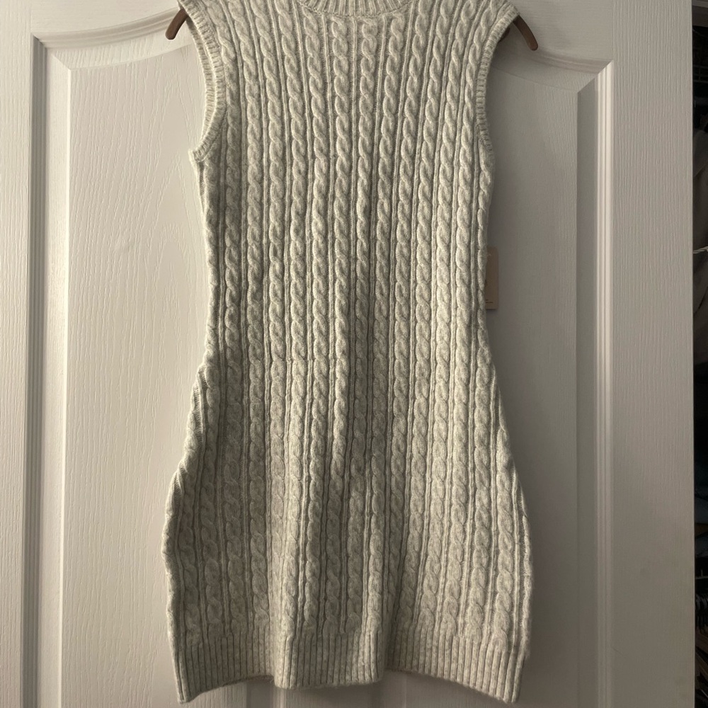 Sincerely Jules Cable Knit Sleeveless Sweater - Light Gray